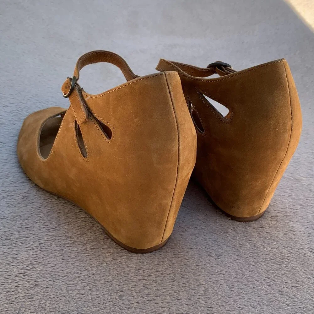 Jeffrey Campbell Regina Hanava Suede Peep Toe Hidden Wedges Sz8